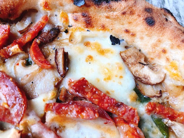 バッカムニカの冷凍ピザ『キノコとサラミ』モッツァレラチーズ