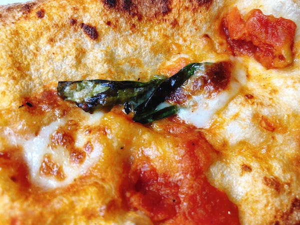 チェザリの冷凍ピザ『リピエーノ』バジル