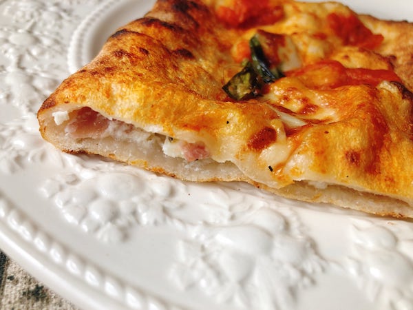 チェザリの冷凍ピザ『リピエーノ』の断面