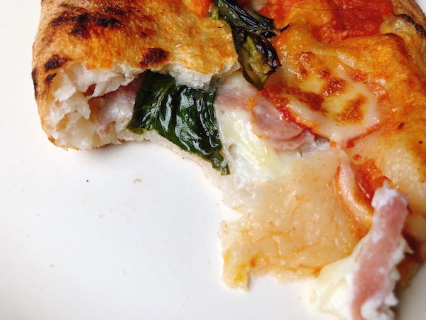 チェザリの冷凍ピザ『リピエーノ』断面