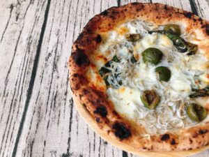 【茨城県産シラス】バッカムニカの冷凍ピザ『シラスとグリーンオリーブ』を口コミレビュー!
