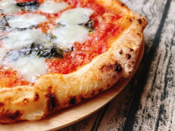 サルヴァトーレ・カーサの冷凍ピザ「プレミアムマルゲリータ」の生地