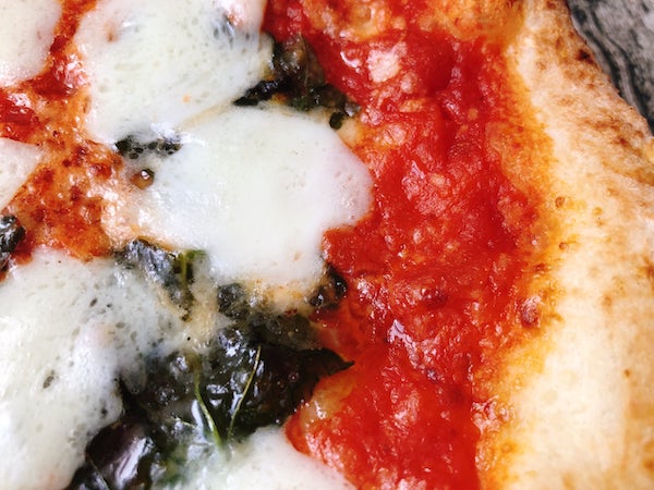 サルヴァトーレ・カーサのトマトソース冷凍ピザ「プレミアムマルゲリータ」