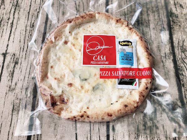 サルヴァトーレカーサの冷凍ピザ「4種のチーズのピッツァ」のパッケージ開封前
