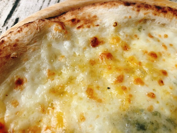 サルヴァトーレカーサの冷凍ピザ「4種のチーズのピッツァ」
