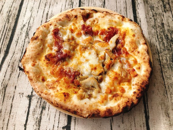 サルヴァトーレカーサの冷凍ピザ「ナポリサラミと チキンのピリ辛ピッツァ」出来上がり