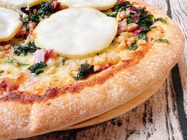picard（ピカール）の冷凍ピザ「クルミ、ハチミツ、シェーブルチーズのピッツァ」の生地