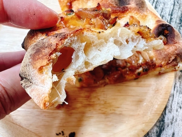 PSTの冷凍ピザ『自家製マヨ照り焼きチキン』のフワサク生地